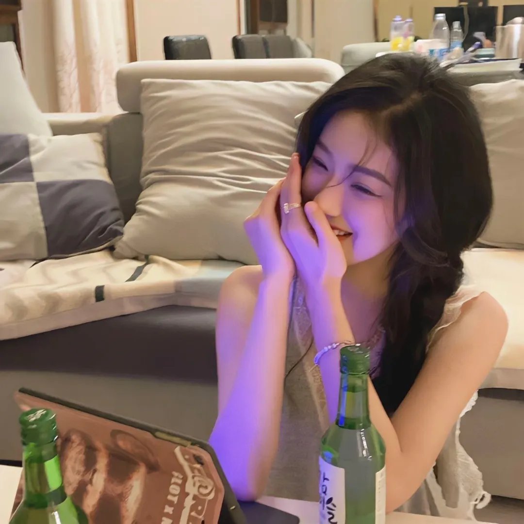 老艺术家孙女晒豪宅名表，品牌方解约，前后半年引热议